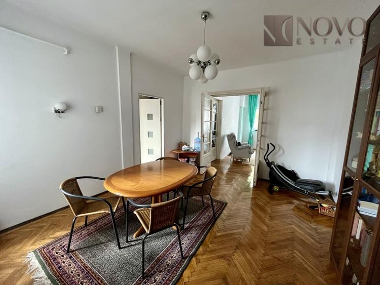 Apartament cu 4 camere semidecomandat, mobilat în Unirii