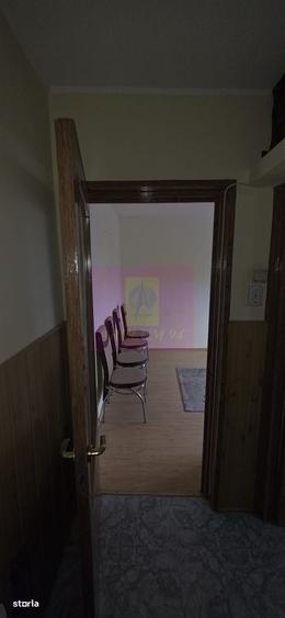Apartament cu 3 camere semidecomandat în Central