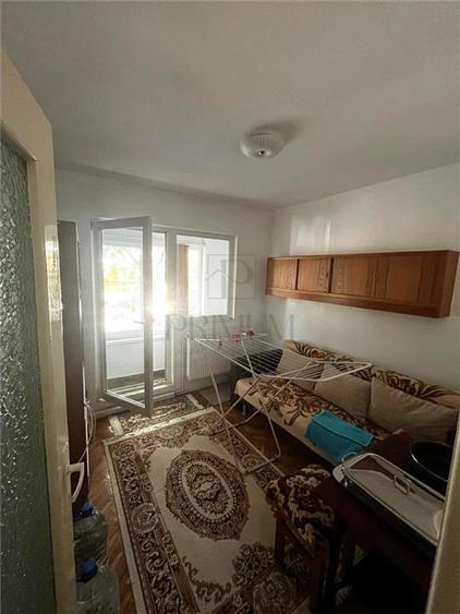 Apartament cu 4 camere decomandat în Lipovei