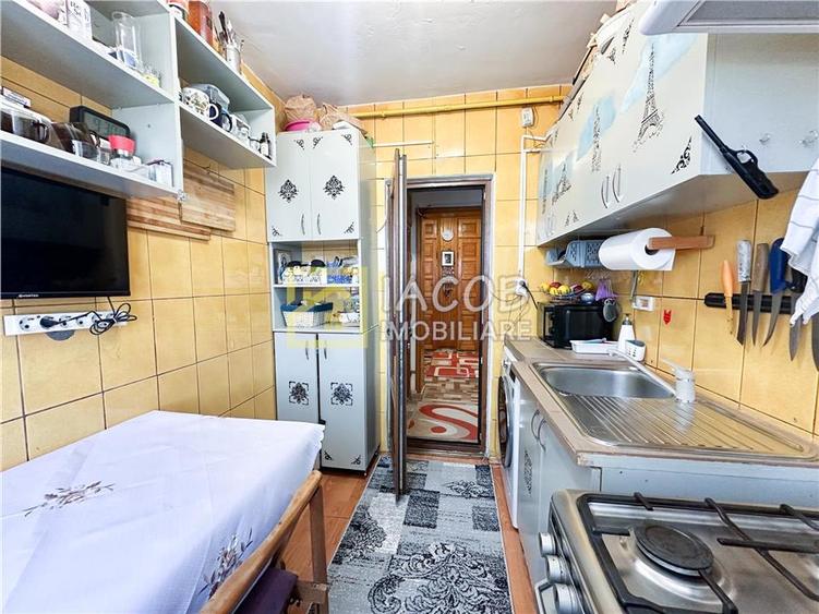 Apartament cu 2 camere decomandat în Cornișa