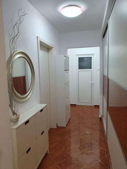 Apartament cu 3 camere decomandat în Apusului