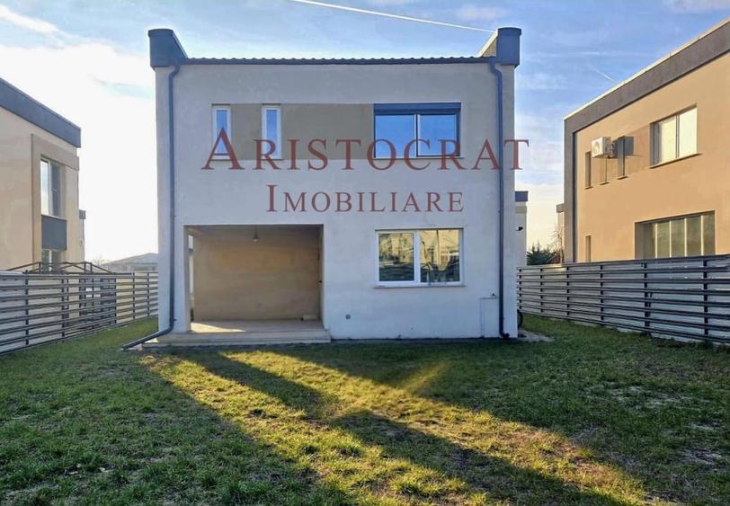 Casă cu 4 camere cu Canalizare în Corbeanca