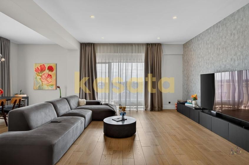 Apartament cu 4 camere semidecomandat în Pipera