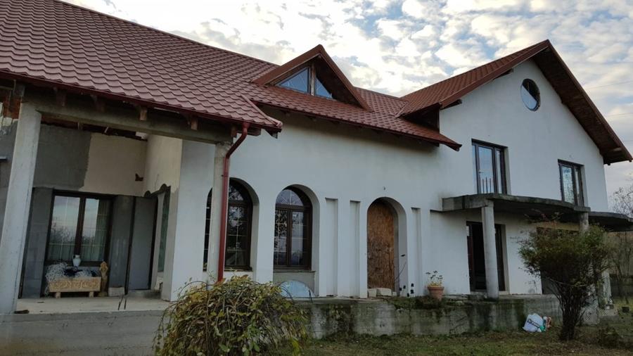 Casă individuală cu 5 camere cu Canalizare în Merișani