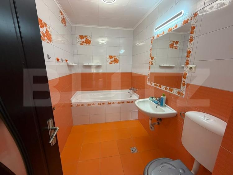 Apartament cu 4 camere semidecomandat în Florești