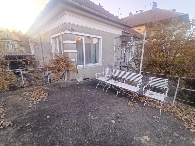 Casă individuală cu 5 camere cu Canalizare în Andrei Mureșanu