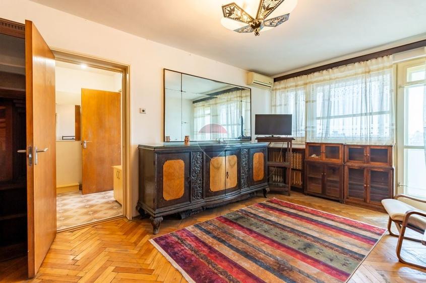 Apartament cu 3 camere semidecomandat în Obor