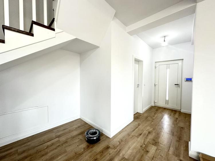 Duplex cu 5 camere cu Canalizare în Giarmata