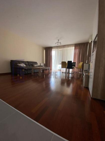 Apartament cu 3 camere semidecomandat, mobilat în Dristor