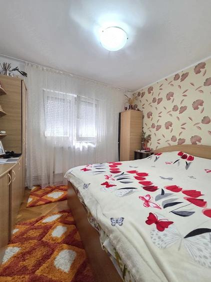 Apartament cu 4 camere decomandat în Lacu Sărat