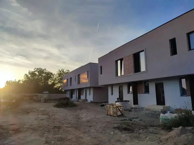 Casă cu 3 camere cu Teren 200 Mp în Vest