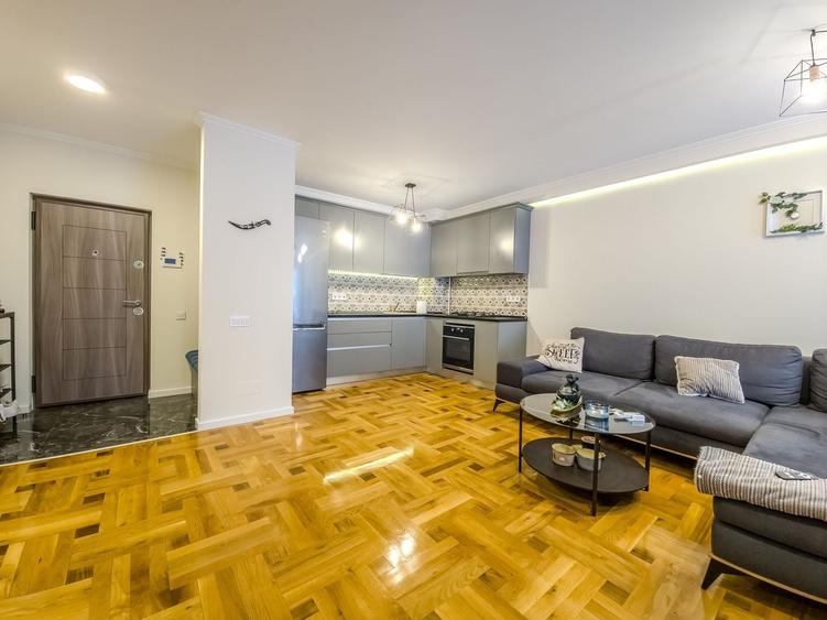 Apartament cu 2 camere semidecomandat, mobilat în Bună Ziua
