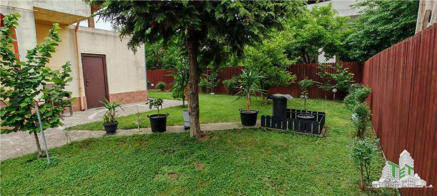 Casă individuală cu 10 camere cu Canalizare în Militari