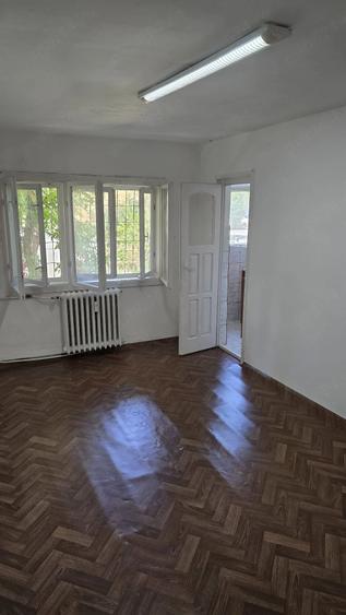 Garsonieră decomandată în Confecții