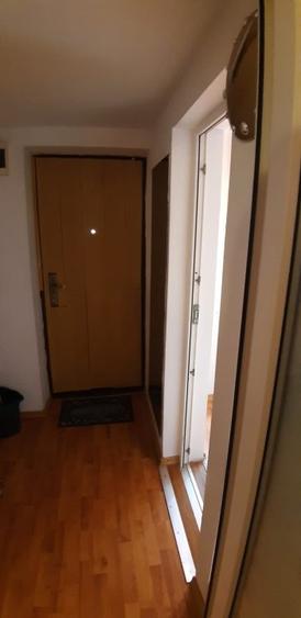 Apartament cu 3 camere semidecomandat în Baba Novac