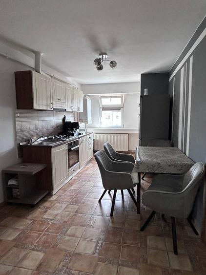 Apartament cu 2 camere decomandat în Girocului