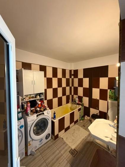 Casă individuală cu 3 camere cu Canalizare în Chitila