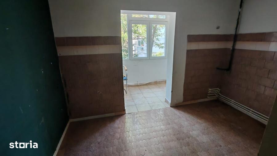Apartament cu 3 camere decomandat în Micro 14