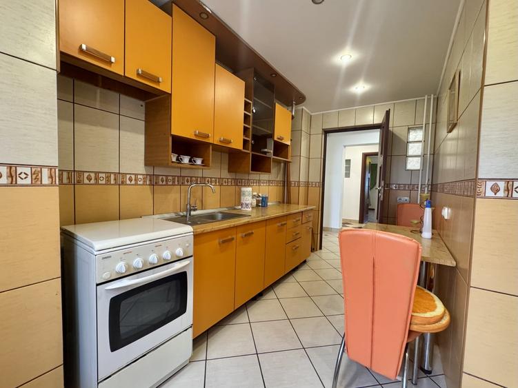 Apartament cu 3 camere decomandat în Decebal