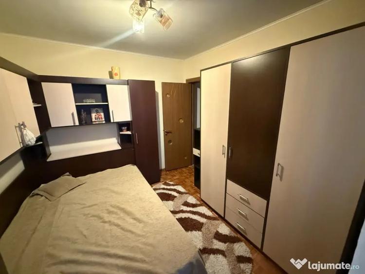 Apartament cu 2 camere semidecomandat în Craiovița Nouă
