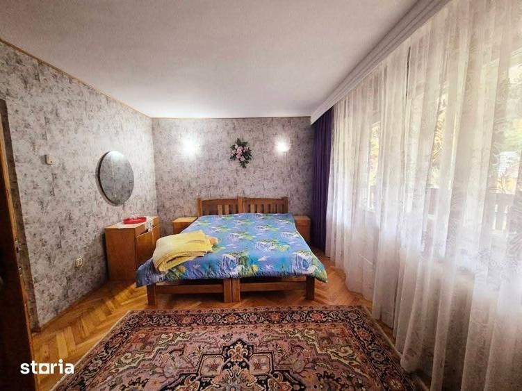 Casă cu 5 camere decomandat cu Teren 3500 Mp în Central