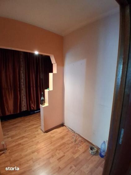 Apartament cu 3 camere decomandat în Sud