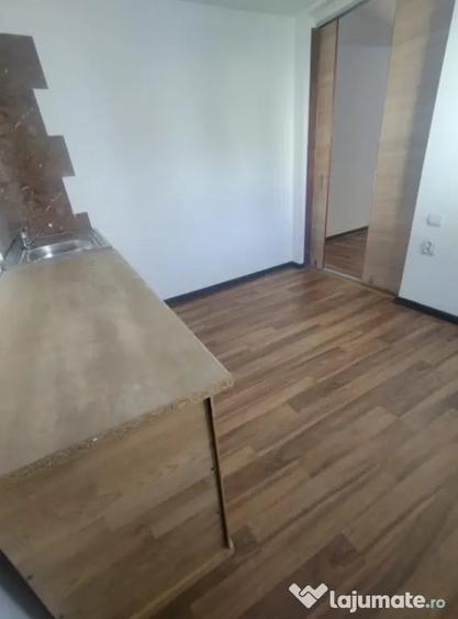 Casă cu 3 camere cu Teren 500 Mp în Predeal