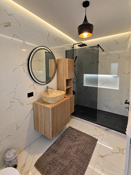 Casă cu 6 camere cu Piscina în Tunari