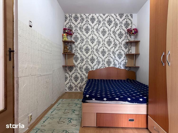 Apartament cu 3 camere nedecomandat în Micro 6