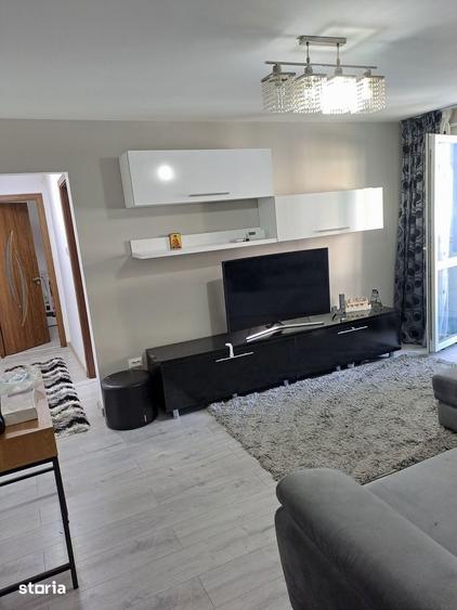 Apartament cu 3 camere în Craiovița Nouă