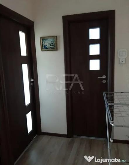 Apartament cu 3 camere decomandat în Păcii