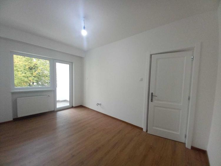 Apartament cu 4 camere decomandat în Exterior Vest