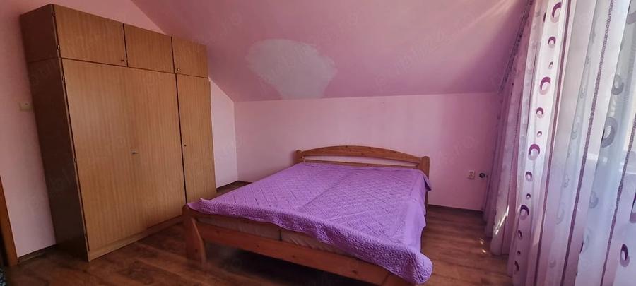Casă cu 7 camere cu Teren 5000 Mp în Siliștea