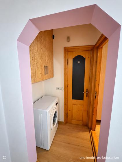Apartament cu 3 camere semidecomandat în Central