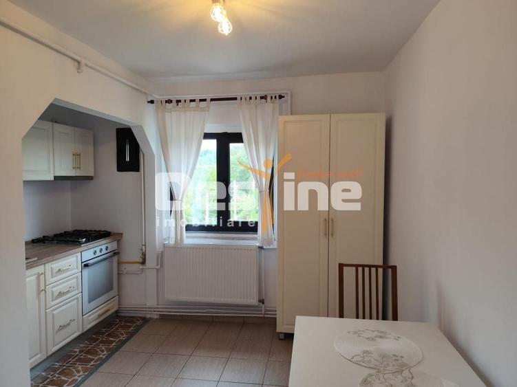 Apartament cu 2 camere decomandat, mobilat în Poiana Câmpina