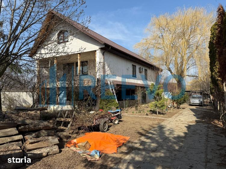 Casă cu 6 camere cu Teren 2953 Mp în Târgu Trotuș