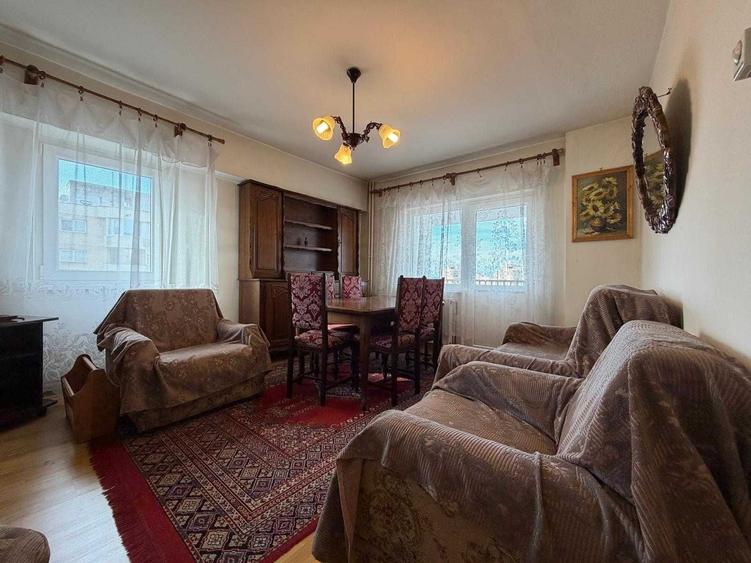 Apartament cu 3 camere decomandat în Drumul Carului
