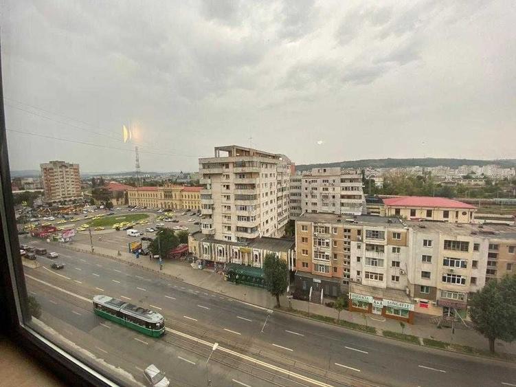 Apartament cu 4 camere decomandat în Gară
