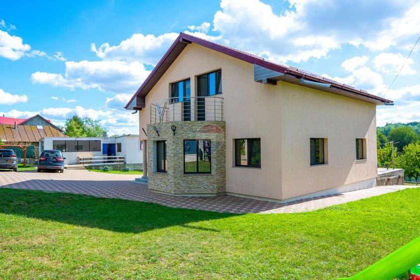 Casă individuală cu 5 camere cu Teren 2082 Mp în Tudor Vladimirescu (Avrămeni)