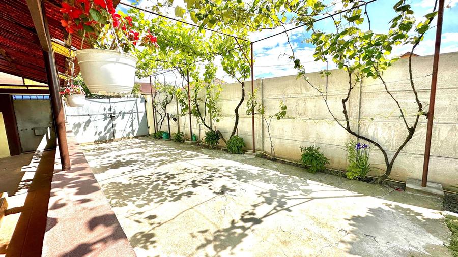 CASA CU TEREN MARE SI CURTE AMENAJATA - Langa Baile Felix - Locatie excelenta. - 2