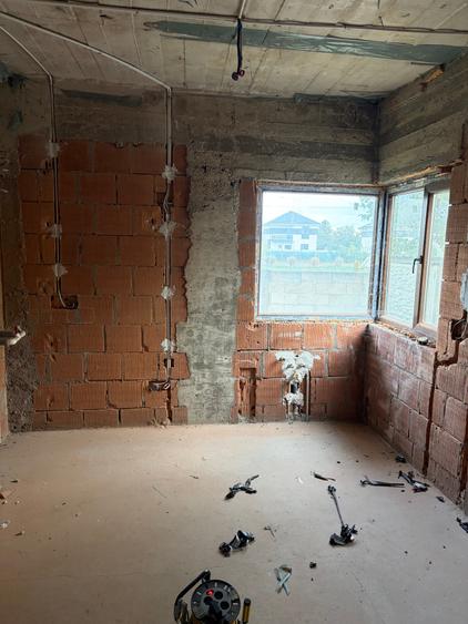 Duplex cu 4 camere cu Teren 250 Mp în Domnești