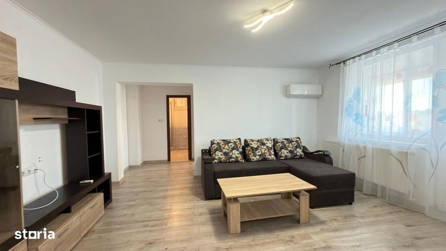 Apartament cu 3 camere semidecomandat în Central
