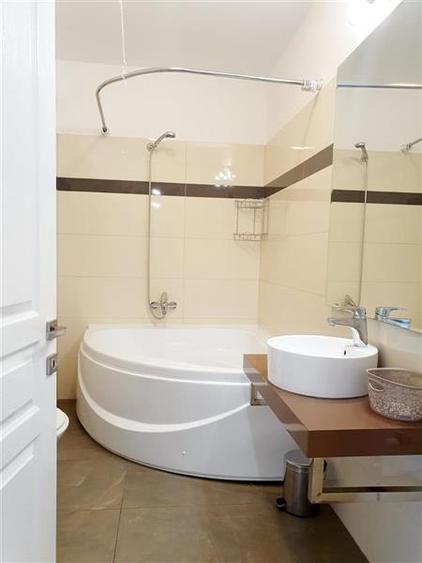 Apartament cu 3 camere semidecomandat, mobilat în Zorilor
