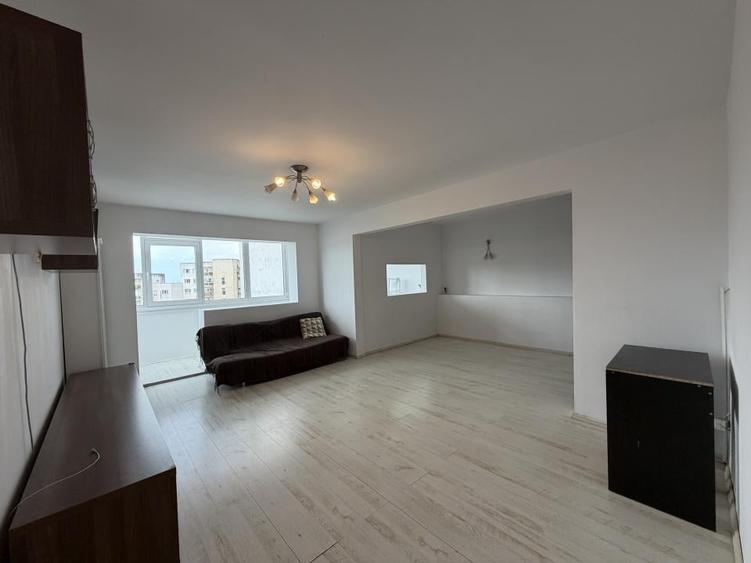 Apartament cu 4 camere semidecomandat, mobilat în Lujerului