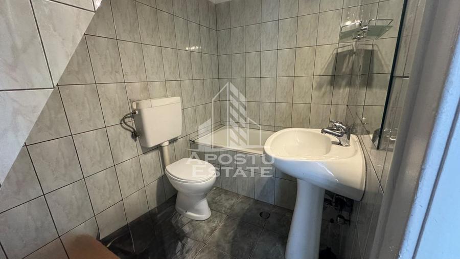 Apartament cu 3 camere semidecomandat în Lipovei