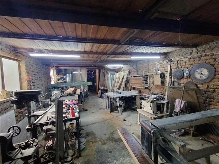 Casă individuală cu 7 camere cu Teren 220 Mp în Nord-Est