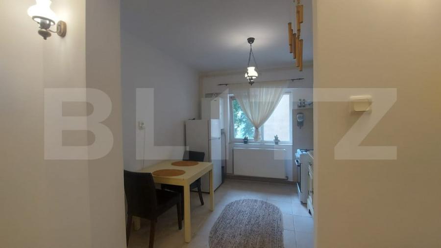Apartament cu 3 camere decomandat în Careiului