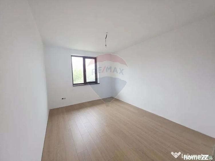 Casă cu 4 camere cu Teren 6110 Mp în Girov