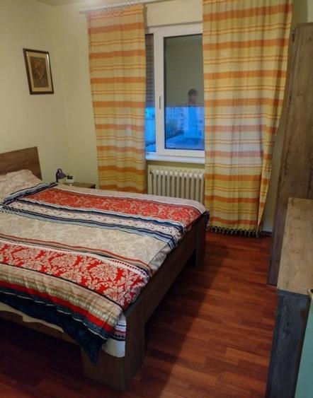 Apartament cu 4 camere semidecomandat, mobilat în Alexandru cel Bun
