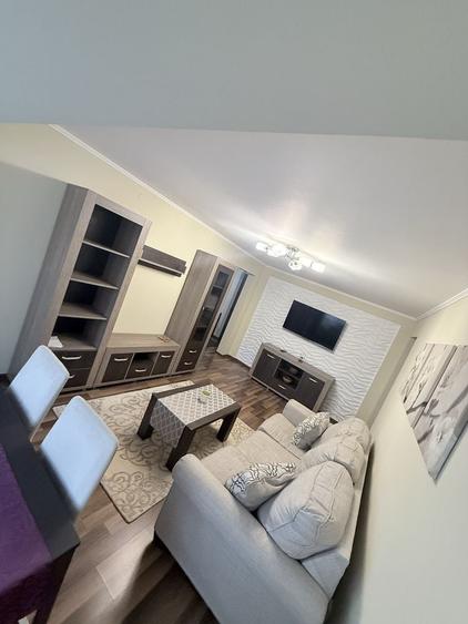Apartament cu 4 camere semidecomandat în Ultracentral